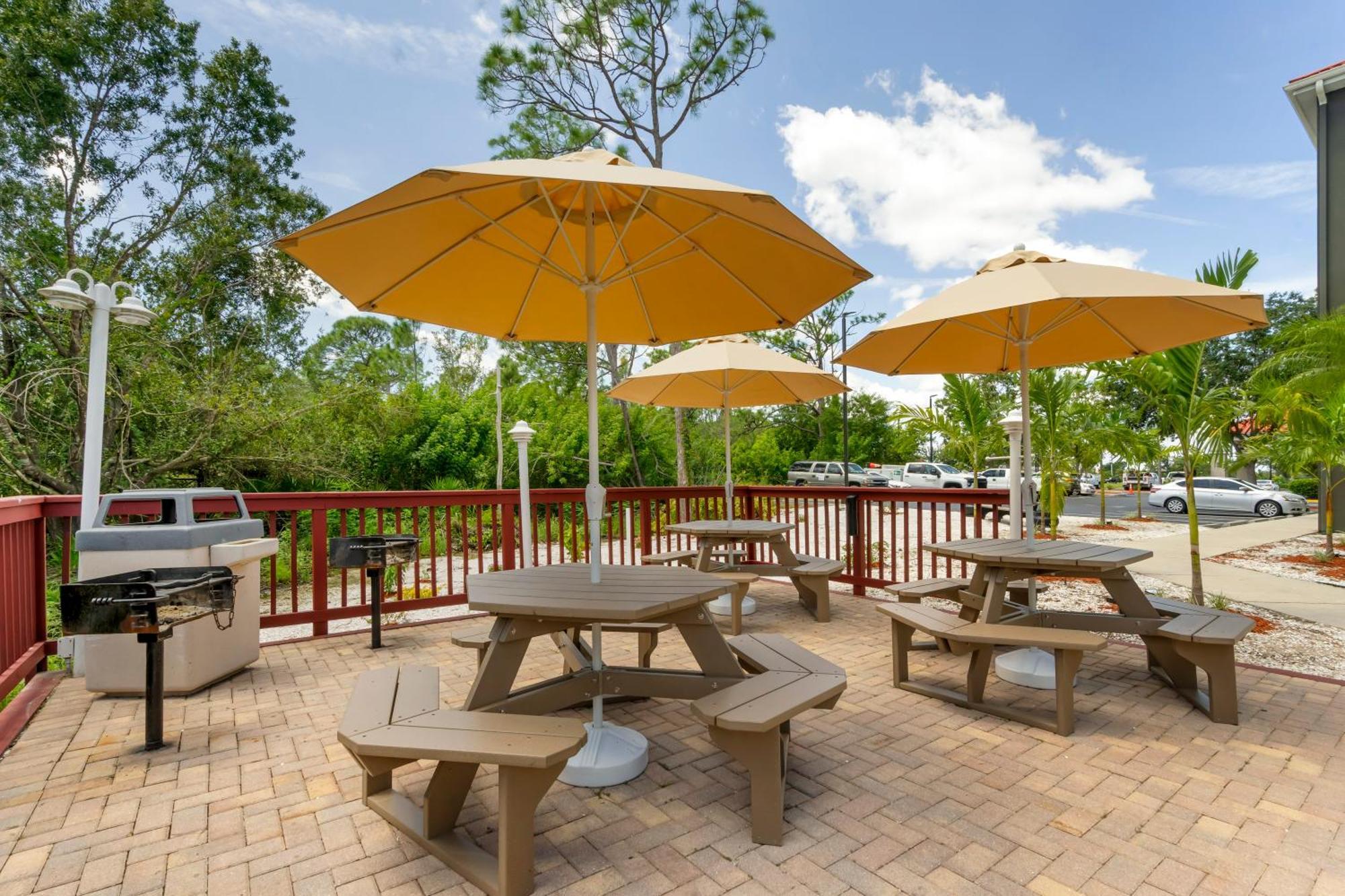 Comfort Inn & Suites Port Charlotte-Punta Gorda Exterior foto